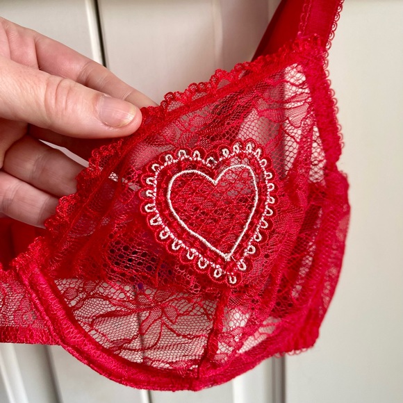 L’Agent by Agent Provocateur Red Lace Unlined Underwire Heart Bra Size 32DD - Picture 2 of 8